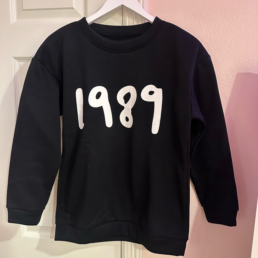 1989 sweatshirt!